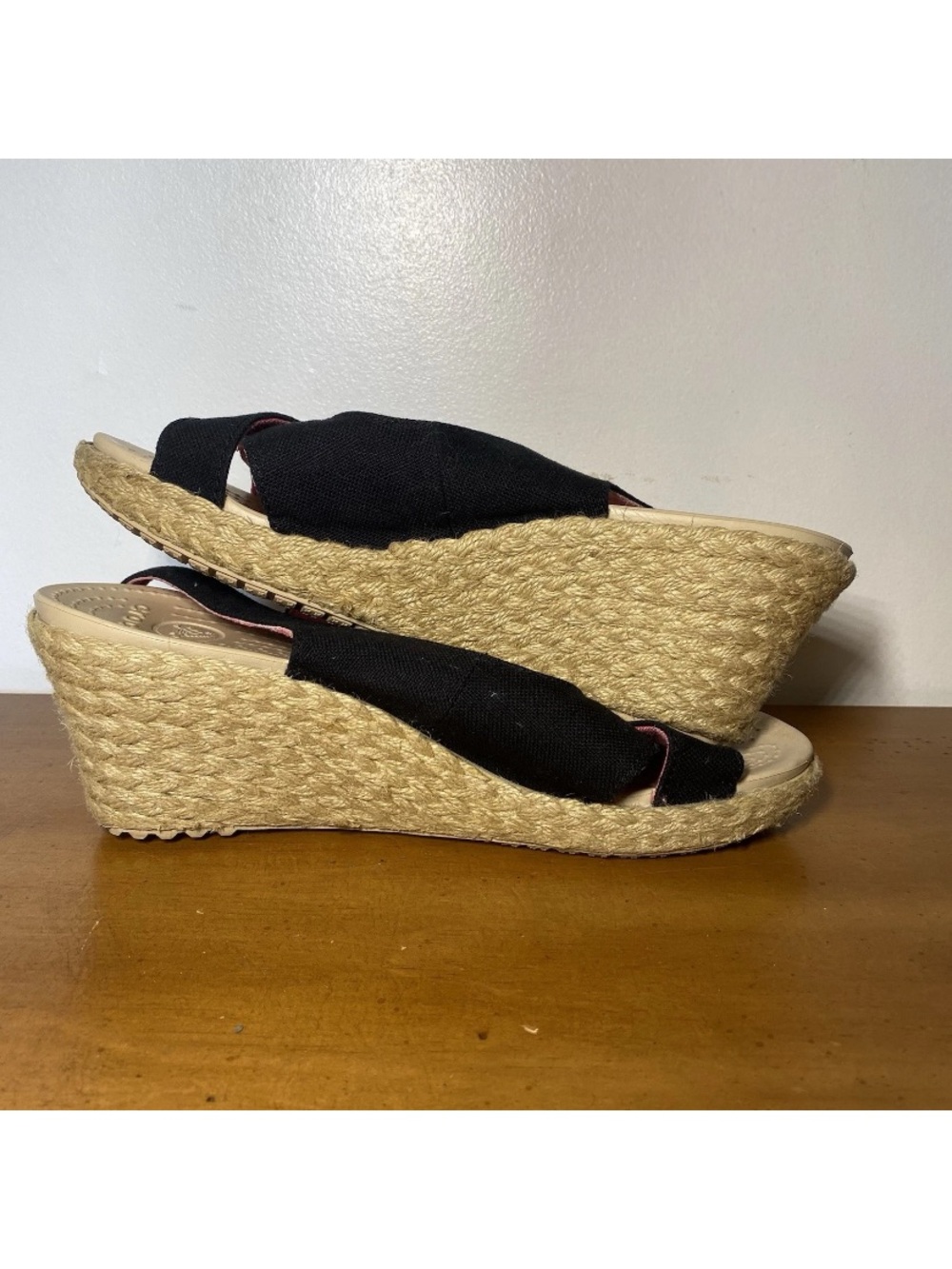 Crocs Women’s 9 Leigh Wedge Sandals Pink Canvas Espadrille Comfort Boho 12985 - Picture 6 of 7